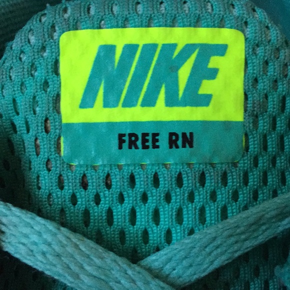 Nike Free Runs - Picture 3 of 5
